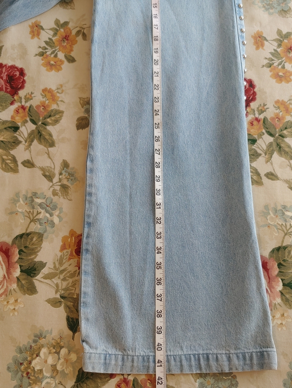 House of Harlow 1960 Light Wash Studded Wide Leg Jeans Women's 6 - Picture 9 of 16
